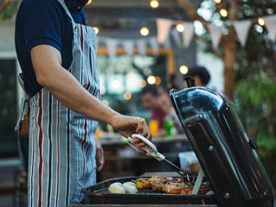Master grilling safety this July with Rescue Training Institute! Learn how to treat burns effectively and enjoy your BBQ with confidence.